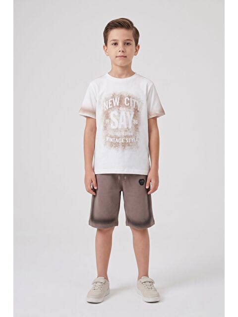 Cansın Mini Kahverengi Kabartmalı Yazılı Tişörtlü Desenli Şortlu Erkek Çocuk 2li Takım 23816