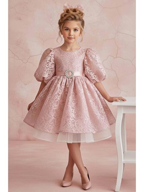 Riccotarz Kız Çocuk Üzeri Boydan Dantel Detaylı Beli Kemer ve Broş Detaylı Karpuz Kollu Pudra Abiye