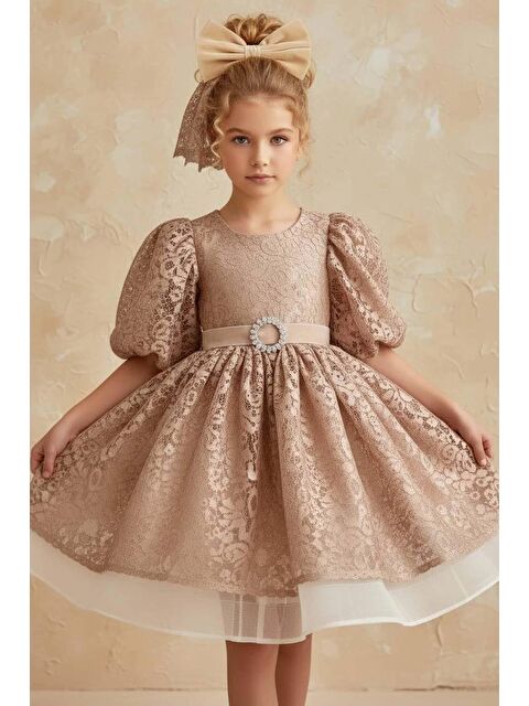 Riccotarz Kız Çocuk Üzeri Boydan Dantel Detaylı Beli Kemer ve Broş Detaylı Karpuz Kollu Bej Abiye