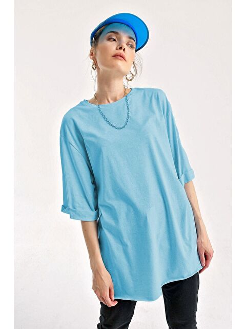 Hazelin Kadın Turkuaz Bisiklet Yaka Yandan Yırtmaçlı Kolu Katlı Oversize Örme Tişört HZL22S-BD143251