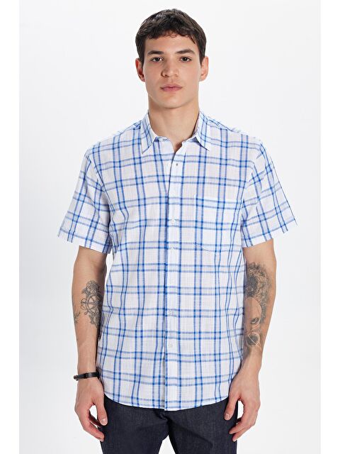 TUDORS Erkek Regular Fit Klasik Kesim %100 Pamuk Keten Doku Tek Cepli Kareli Kısa Kollu Düğmeli Yaka Gömlek