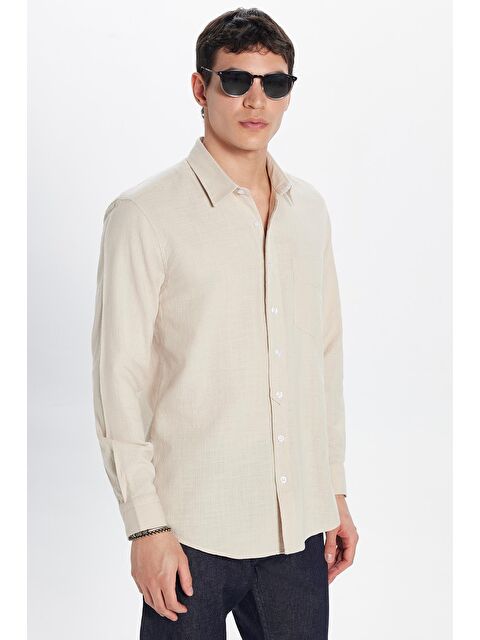 TUDORS Erkek Regular Fit Klasik Kesim %100 Pamuk Keten Doku Tek Cepli Bej Gömlek