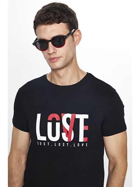 TUDORS Erkek Slim Fit Dar Kesim %100 Pamuk Yumuşak Dokulu Baskılı Siyah Bisiklet Yaka Tişört