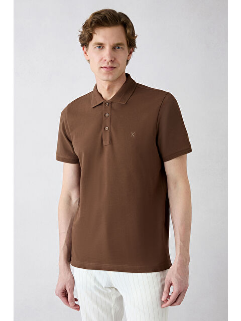 Kiğılı Kıvrılmaz Polo Yaka Slim Fit Dar Kesim Ribana Detaylı Pamuk Tişört