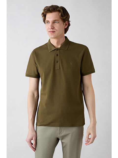 Kiğılı Kıvrılmaz Polo Yaka Slim Fit Dar Kesim Ribana Detaylı Pamuk Tişört