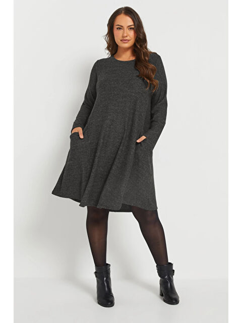 Stil Diva Büyük Beden Uzun Kol Bisiklet Yaka Eteği Bollaşan Cepli Elbise 270083 - S000360150-20600