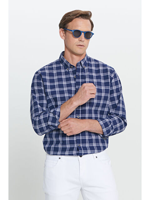 Altınyıldız Classics Erkek Lacivert-Beyaz Comfort Fit Rahat Kesim %100 Pamuk Düğmeli Yaka Kareli Gömlek