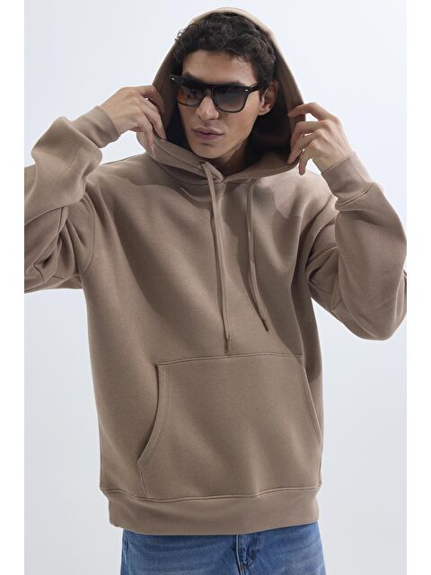 TUDORS Unisex Oversize Geniş Kesim Pamuklu Yumuşak Dokulu İçi Polarlı Basic Vizon Renk Kapüşonlu Sweatshirt - S000494258-26429