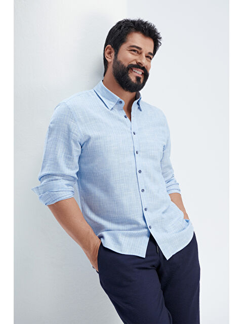 AC&Co / Altınyıldız Classics Erkek Açık Mavi Slim Fit Dar Kesim Gizli Düğmeli Yaka Keten Görünümlü %100 Pamuk Flamlı Gömlek