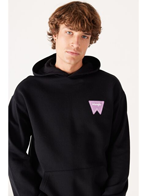 Wrangler Loose Fit Rahat Kesim Kapüşonlu İçi Polarlı Sırt Baskılı Siyah Sweatshirt - S000530602-19351