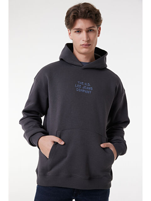 Lee Relaxed Fit Geniş Kesim Kapüşonlu İçi Polarlı Sırt Baskılı Antrasit Sweatshirt - S000530605-19351