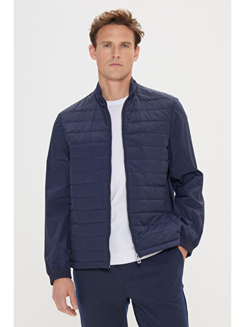 Altınyıldız Classics Erkek Lacivert Standart Fit Normal Kesim Gizli Kapüşonlu Yan Cep Kapitone Mont - S000402659-21164