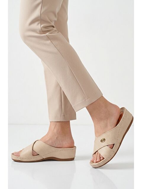 Ayakmod Bej Topuk Jel Destekli Anatomik Kadın Terlik 09-063 Z