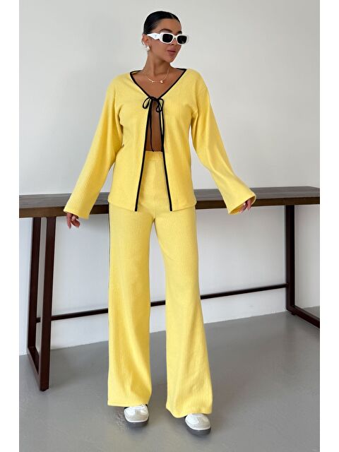 Trendseninle Kadın Sarı Ön Bağlama Detaylı Biyeli Alt-Üst Pantolonlu Takım - S000426170-20072