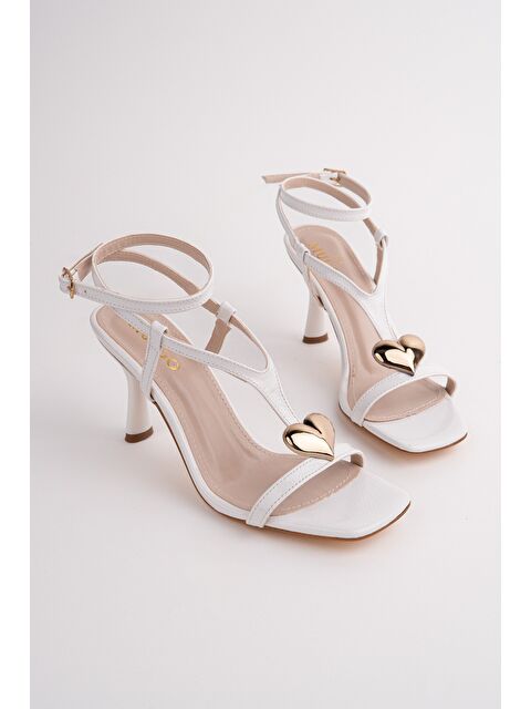 Muggo HEART Kalp Aksesuarlı İnce Topuklu Kadın Sandalet