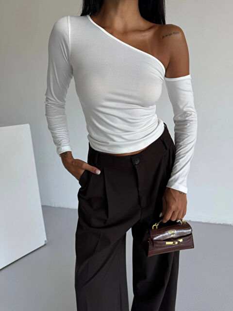 Hazelin Kadın Beyaz Asimetrik Yaka Drapeli Sandy Bluz HZL25S-FRY123361 - S000432651-20063