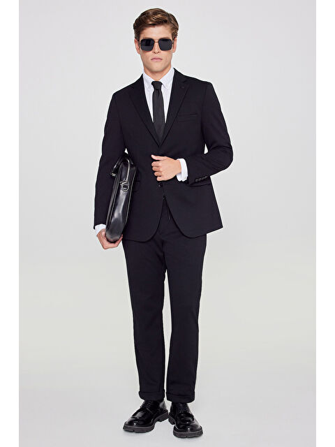 AC&Co / Altınyıldız Classics Erkek Siyah Slim Fit Dar Kesim Mono Yaka Beli Bağlamalı Kapak Cepli Esnek Takım Elbise