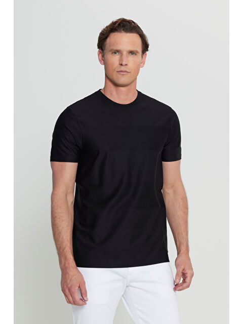 Altınyıldız Classics Erkek Siyah %100 Pamuk Slim Fit Dar Kesim Bisiklet Yaka Jakarlı Tişört