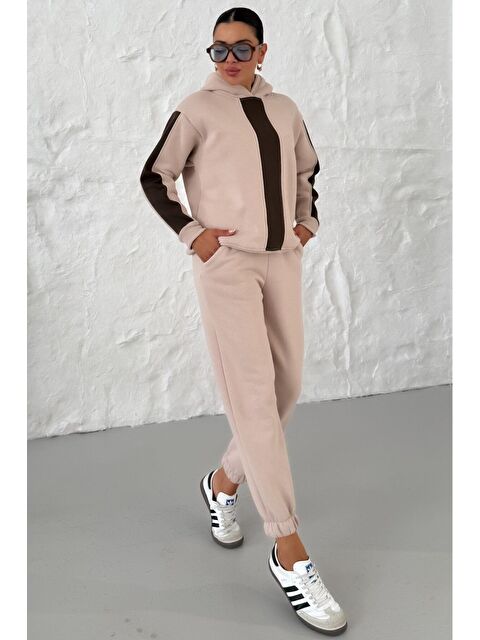 Trendseninle Kadın Bej Kapüşonlu Kol Ve Göğüs Dikey Kalın Şeritli Alt-Üst Eşofman Takımı - S000432667-19928