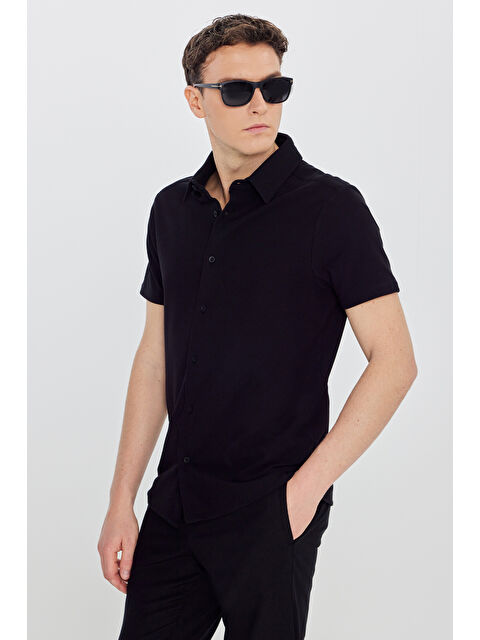 Altınyıldız Classics Erkek Siyah Pamuklu Slim Fit Dar Kesim Gömlek Yaka Jakarlı Esnek Tişört