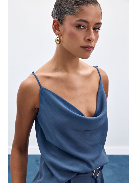 SATEEN Degaje Yaka Dökümlü Bluz - İndigo - S000389156-23093