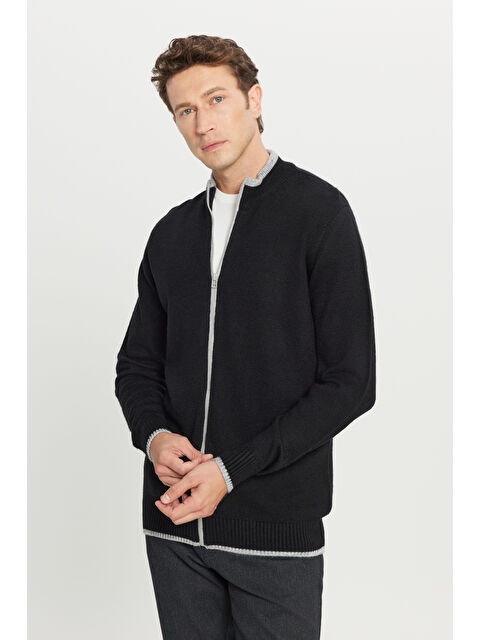 AC&Co / Altınyıldız Classics Erkek Siyah Standart Fit Normal Kesim Dik Yaka Triko Hırka