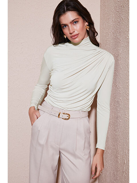 Lela Streç Büzgü Detaylı Slim Fit Dik Yaka Kadın Bluz 669925 - S000345672-19933