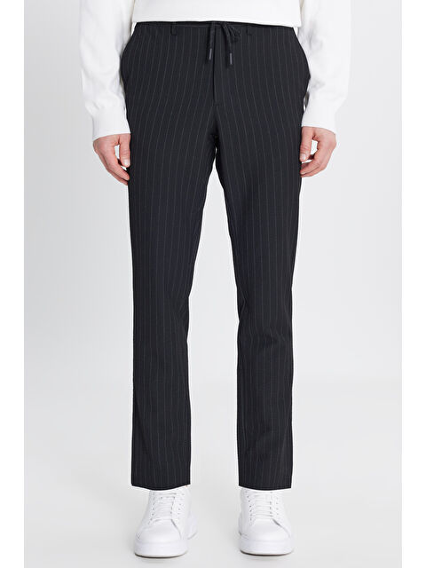 Altınyıldız Classics Erkek Siyah Yumuşak Dokulu Slim Fit Beli Bağlamalı Yan Cepli Gofre Desenli Pantolon