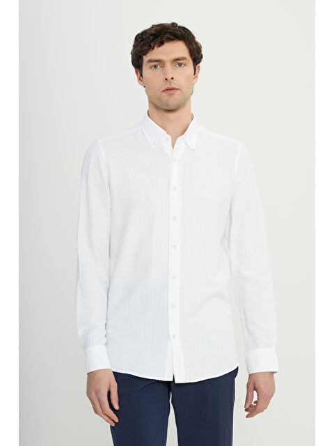 Altınyıldız Classics Erkek Beyaz Slim Fit Dar Kesim Düğmeli Yaka Armürlü Gofre Desenli Gömlek