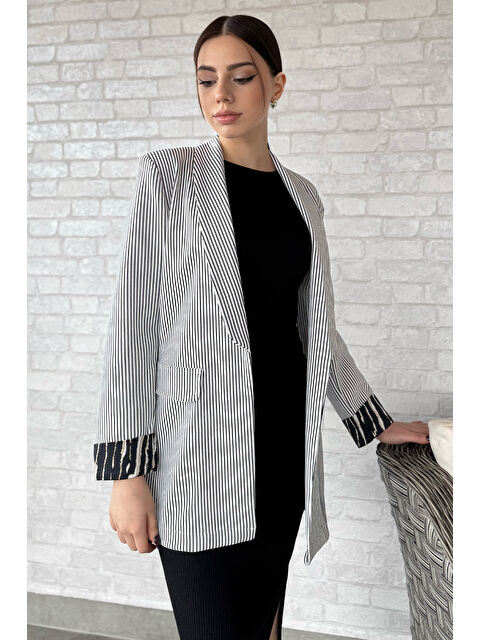 Gülseli Kadın Çizgili Kol Detaylı Blazer Ceket