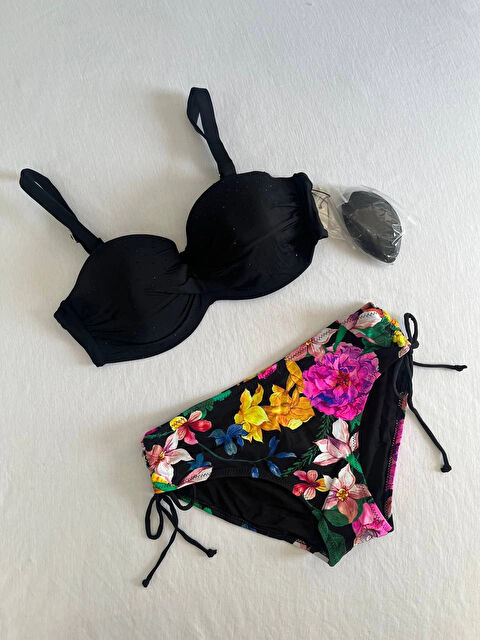 Hazelin Kadın Siyah Taş İşlemeli Çiçek Desenli Bikini Takım HZL25S-LC3368 - S000394737-19351