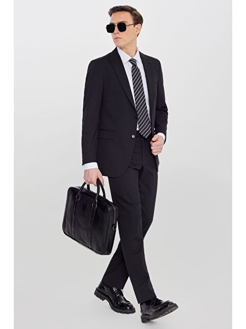 Altınyıldız Classics Erkek Siyah-Gri Slim Fit Kırlangıç Yaka Çizgili Kapak Cepli Esnek Takım Elbise