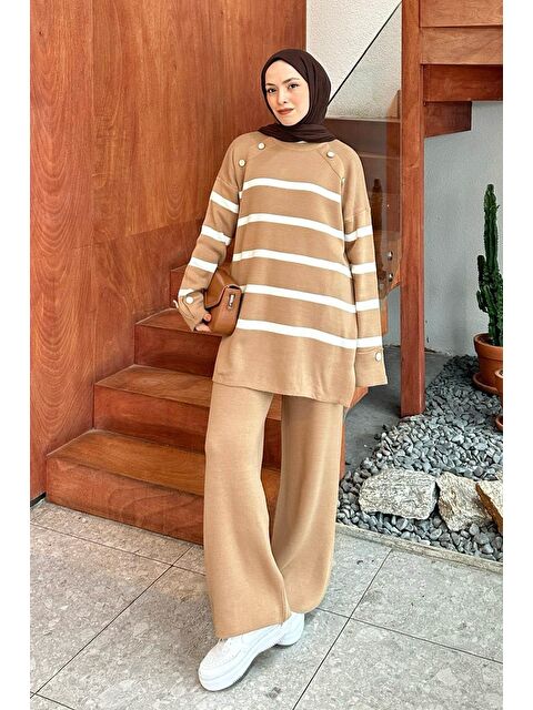 Lamelif Omuz Ve Kol Düğme Detaylı Çizgili Triko Takım Sütlü Kahve - S000515326-4280