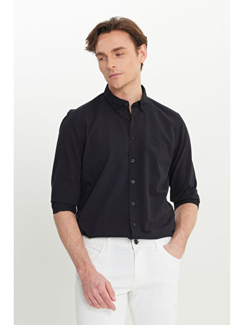 Altınyıldız Classics Erkek Siyah %100 Pamuk Slim Fit Dar Kesim Düğmeli Yaka Gofre Desenli Gömlek