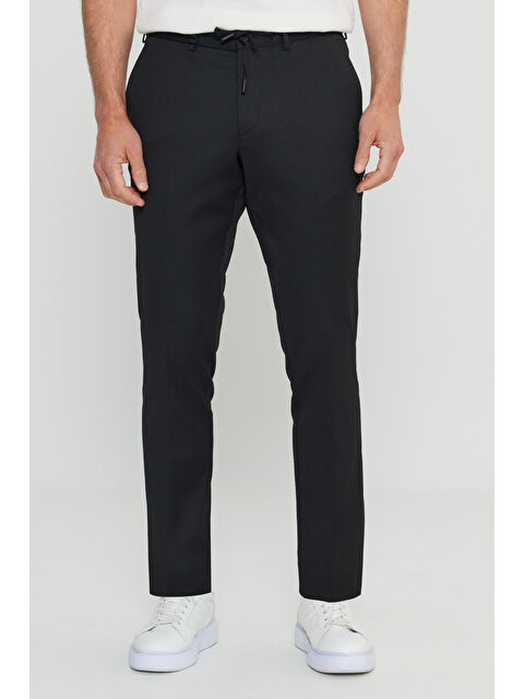 Altınyıldız Classics Erkek Siyah Slim Fit Dar Kesim Beli Bağlamalı Yan Cepli Casual Pantolon