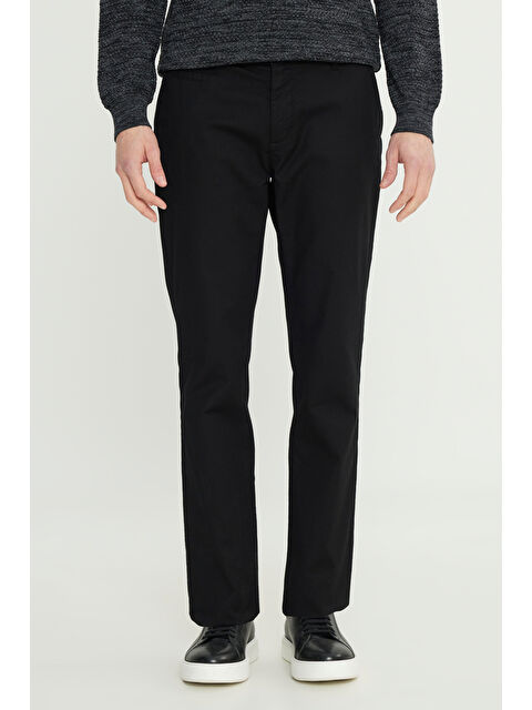 Altınyıldız Classics Erkek Siyah Pamuklu Slim Fit Dar Kesim Yan Cepli Armürlü Esnek Casual Pantolon