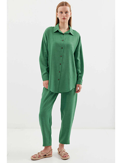 Hazelin Kadın Zümrüt Yeşil Keten Gömlek Pantolon Alt-Üst İkili Takım HZL23W-BD166221