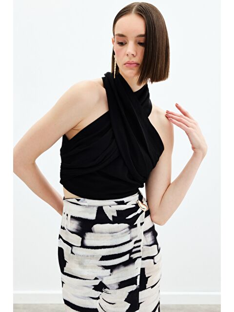 SATEEN Halter Yaka Keten Crop Bluz - Siyah