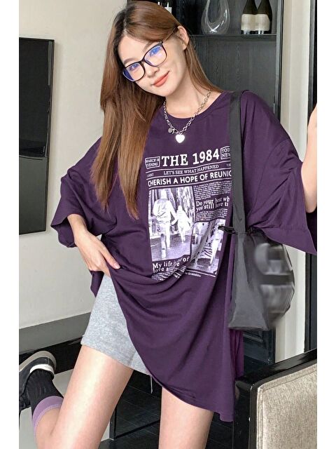 Trendseninle Kadın Mor Bisiklet Yaka 1984 Gazete Baskılı Oversize T Shirt - S000393937-20042