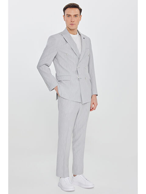 Altınyıldız Classics Erkek Gri Slim Fit Kırlangıç Yaka Kapak Cepli Kruvaze Takım Elbise