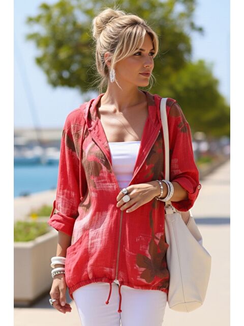 Chiccy İtalyan Kırmızı Düğmeli Uzun Kollu Cepli Kapüşonlu Fermuarlı Baskılı Regular Boy Dokuma Ceket 68 65 - S000508216-20045