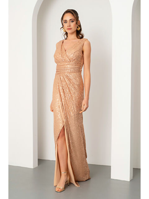 Lafaba Kadın Gold V Yaka Kruvaze Yırtmaçlı Uzun Pul Payet Abiye Elbise - S000491345-20076