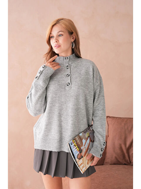 carla10 Kadın Dik Yaka Kolları Düğme Detaylı Yumuşak Dokulu Şardonlu Triko Kazak - S000498890-20600