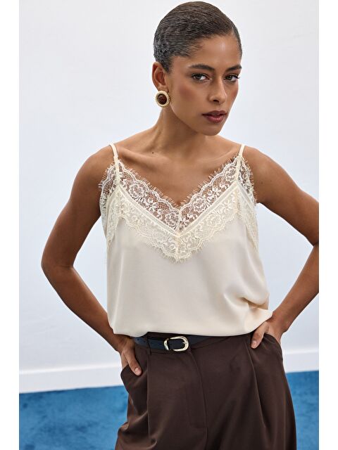 SATEEN Dantel Detaylı Askılı Bluz - Bej - S000499951-19928