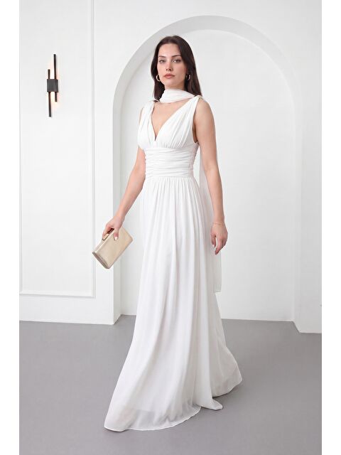 Lafaba Kadın Beyaz V Yaka Gold Aksesuar Detaylı Uzun Şifon Davet Elbisesi