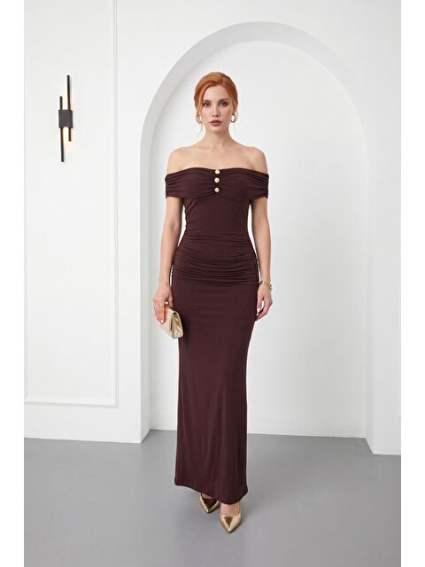 Lafaba Kadın Kahverengi Kayık Yaka Gold Aksesuar Detay Maxi Davet Elbisesi