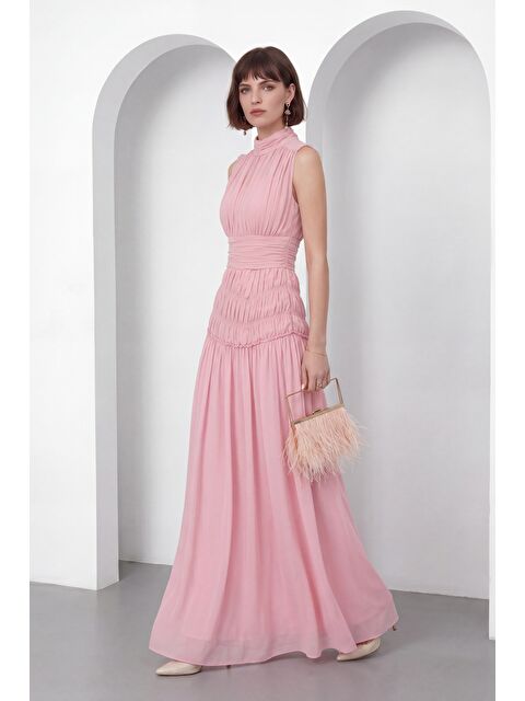 Lafaba Kadın Pembe Dik Yaka Pileli Uzun Şifon Davet Elbisesi