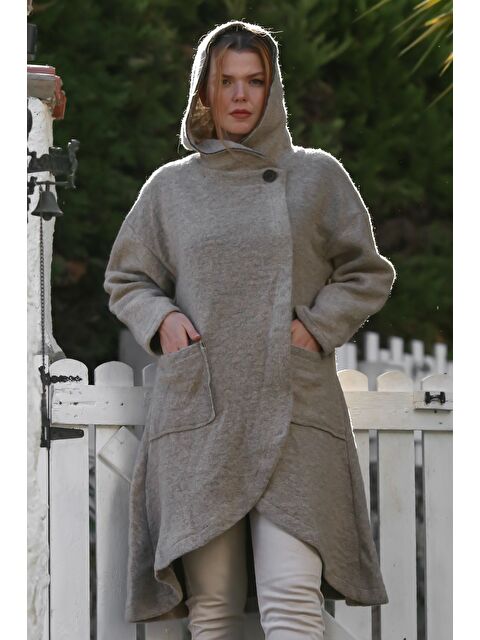 Chiccy İtalyan Bej Kapüşonlu Uzun Kol Yaka Kapaması Düğmeli Cepli Kaşe Oversize Dokuma Kaban 90 70 - S000469132-19928