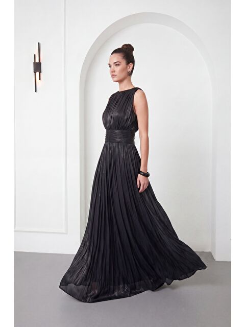 Lafaba Kadın Siyah Bisiklet Yaka Pileli Uzun Davet Elbisesi