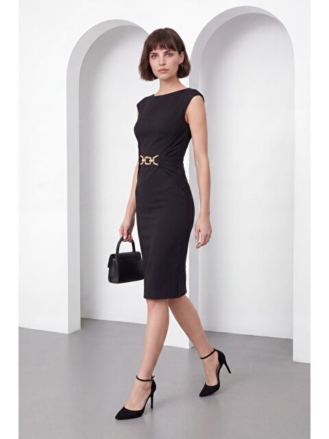 Lafaba Kadın Siyah Bisiklet Yaka Aksesuar Detay Midi Davet Elbisesi